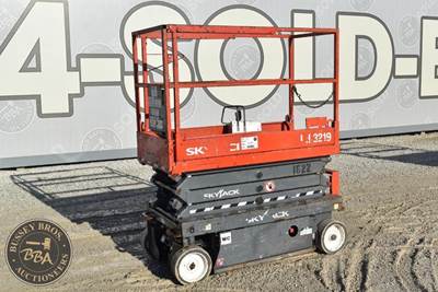 Skyjack SJIII 3219 Scissor Lift