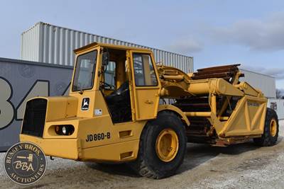 John Deere 860B Scraper