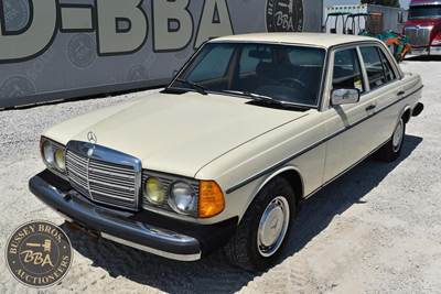 Mercedes-Benz 1230