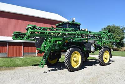 John Deere 410R Self-Propelled Sprayer