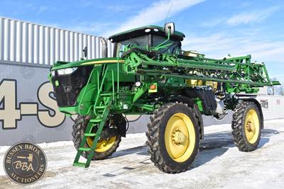 John Deere R4030 Self-Propelled Sprayer