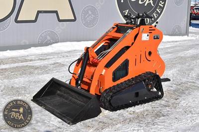 BisOntek BT305 Stand On Skid Steer Smooth Bucket, Gas Engine, Worklight, Rubber