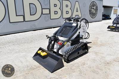ZJG Skid Steer 5.25cu ft Bucket Capacity, Aux Hydraulics, 11hp Gas Engine,