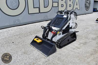 ZJG Skid Steer 5.25cu ft Bucket Capacity, Aux Hydraulics, 11hp Gas Engine,