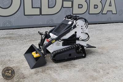 ZJG Skid Steer 5.25cu ft Bucket Capacity, Aux Hydraulics, 11hp Gas Engine,