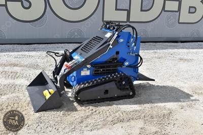 ZJG Skid Steer 5.25cu ft Bucket Capacity, Aux Hydraulics, 11hp Gas Engine,