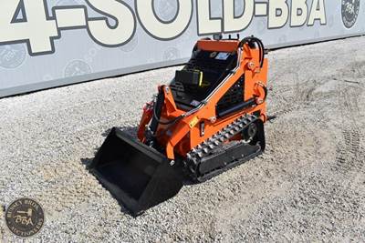 Ats Mini Skid Steer 5.33in Bucket Capacity, Triangular Tracks, Aux Hydraulics,