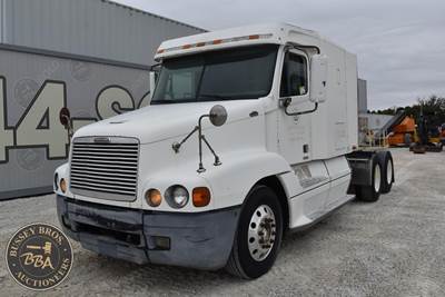 Freightliner Century Class 120 Sleeper Semi Truck - Detroit