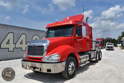 Freightliner Columbia Sleeper Semi Truck - Flat Top Sleeper, Detroit, 10 Speed Manual