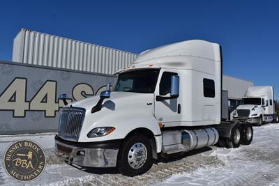 International LT Sleeper Semi Truck - Cummins, Automatic