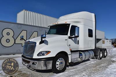 International LT Sleeper Semi Truck - Cummins, Automatic
