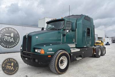Kenworth T600 Sleeper Semi Truck - Detroit 330HP, Manual