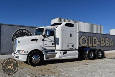 Kenworth T660 Sleeper Semi Truck - Raised Roof Sleeper, Cummins 400HP, Manual