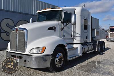 Kenworth T660 Sleeper Semi Truck - Mid Roof Sleeper, Paccar 405HP, 10 Speed Manual