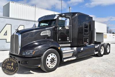 Kenworth T660 Sleeper Semi Truck - Cummins 400HP