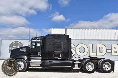 Kenworth T660 Sleeper Semi Truck - Cummins 400HP