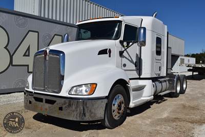 Kenworth T660 Sleeper Semi Truck - Mid Roof Sleeper, Paccar 405HP, Manual