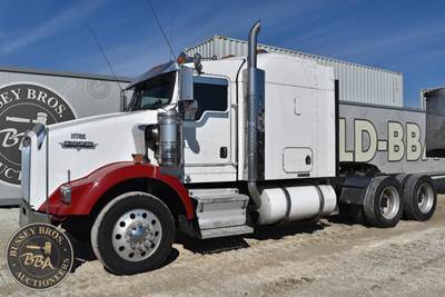 Kenworth T800 Sleeper Semi Truck - Cummins 400HP, Manual