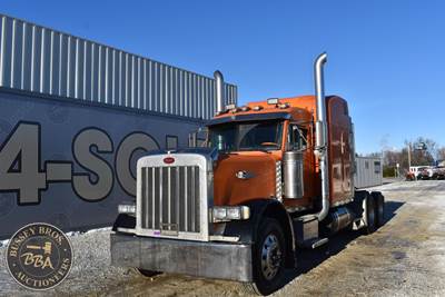Peterbilt 379 Sleeper Semi Truck - Caterpillar, Manual