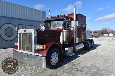 Peterbilt 379 Sleeper Semi Truck - Caterpillar
