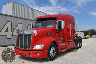 Peterbilt 579 Sleeper Semi Truck - Paccar 380HP, Manual