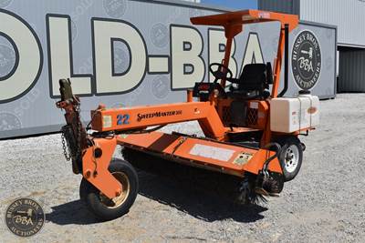 Lay-Mor SWEEPMASTER 300 Sweeper