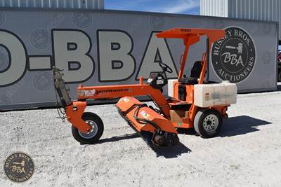 Lay-Mor SWEEPMASTER 300 Sweeper