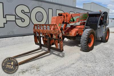 Xtreme XR842 Telehandler - 8000lb Capacity, 42ft Lift Height