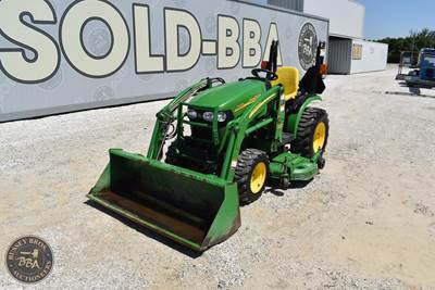 John Deere 2320 Tractor