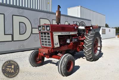 International 1066 Tractor