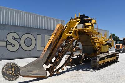 HOES 685 Trencher