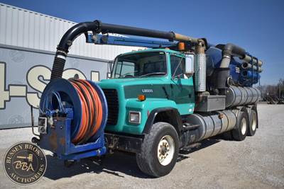 Ford LNT8000 Vacuum Truck