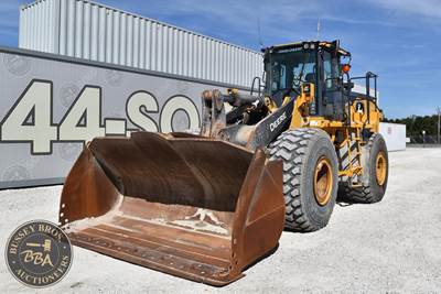 John Deere 744L Large Wheel Loader