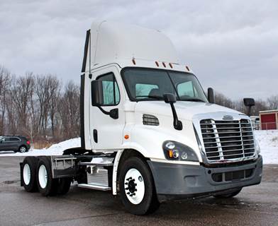 Freightliner Cascadia 113 Day Cab Truck - Detroit 450HP, 12 Speed Dt12 Amt