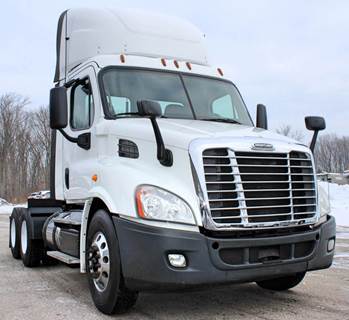 Freightliner Cascadia 113 Day Cab Truck - Detroit 450HP, 12 Speed Dt12 Amt