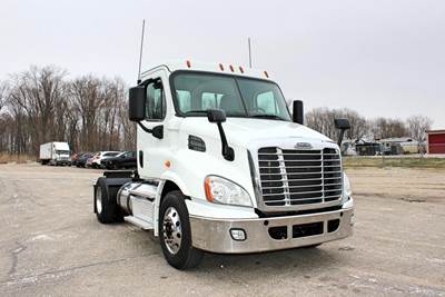 Freightliner Cascadia 113 Single Axle Day Cab Truck - Detroit 450HP, Amt