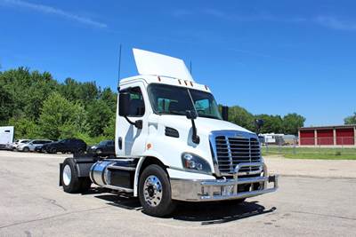 Freightliner Cascadia 113 Single Axle Day Cab Truck - Detroit 410HP, 12 Speed Dt12 Amt