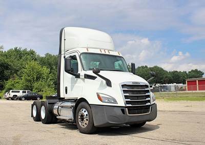 Freightliner Cascadia 116 Day Cab Truck - Detroit 450HP, 12 Speed Dt12 Amt