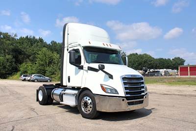 Freightliner Cascadia 116 Single Axle Day Cab Truck - Detroit 450HP, 12 Speed Dt12 Amt