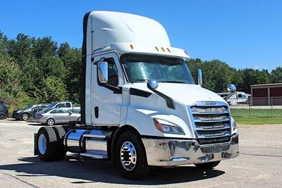 Freightliner Cascadia 116 Single Axle Day Cab Truck - Detroit 450HP, 12 Speed Dt12 Amt