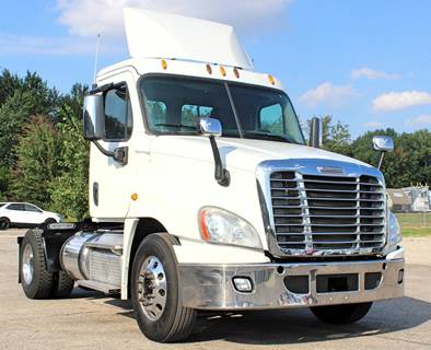 Freightliner Cascadia 125 Single Axle Day Cab Truck - Detroit 410HP, 12 Speed Dt12 Amt