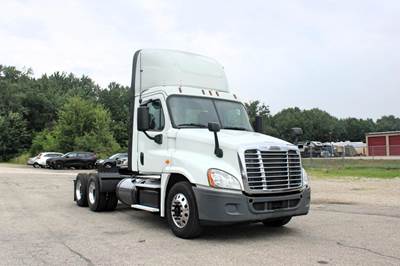 Freightliner Cascadia 125 Day Cab Truck - Detroit 410HP, 12 Speed Dt12 Amt