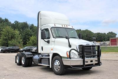 Freightliner Cascadia 125 Day Cab Truck - Detroit 410HP, 12 Speed Dt12 Amt