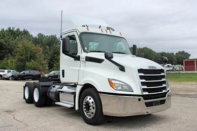 Freightliner Cascadia 126 Day Cab Truck - Detroit 455HP, 12 Speed Dt12 Amt