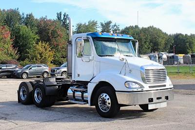 Freightliner Columbia 120 Day Cab Truck - Detroit 515HP, 10 Speed Manual