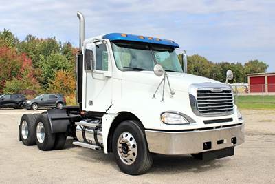 Freightliner Columbia 120 Day Cab Truck - Detroit 515HP, 10 Speed Manual