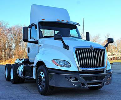 International LT Day Cab Truck - Cummins 400HP, 10 Speed Endurant Amt