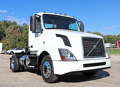 Volvo VNL42T300 Single Axle Day Cab Truck - D13 405HP, 10 Speed Manual