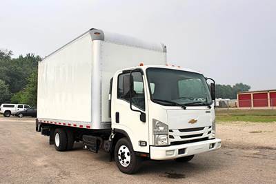Chevrolet 4500HD Box Truck - 215HP, 6 Speed Amt, Liftgate