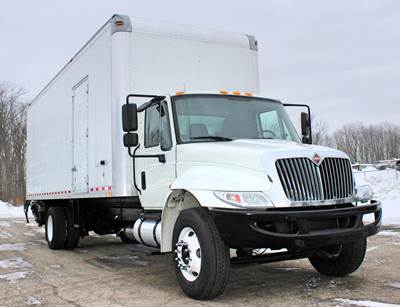 International DuraStar 4300 26 ft Box Truck - 250HP, 6 Speed Amt, Liftgate